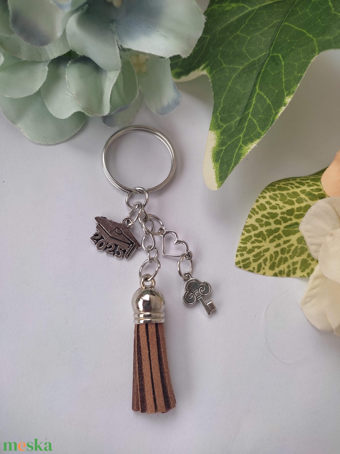 Barna kulcstartó ballagásra - táska & tok - kulcstartó & táskadísz - kulcstartó - Meska.hu
