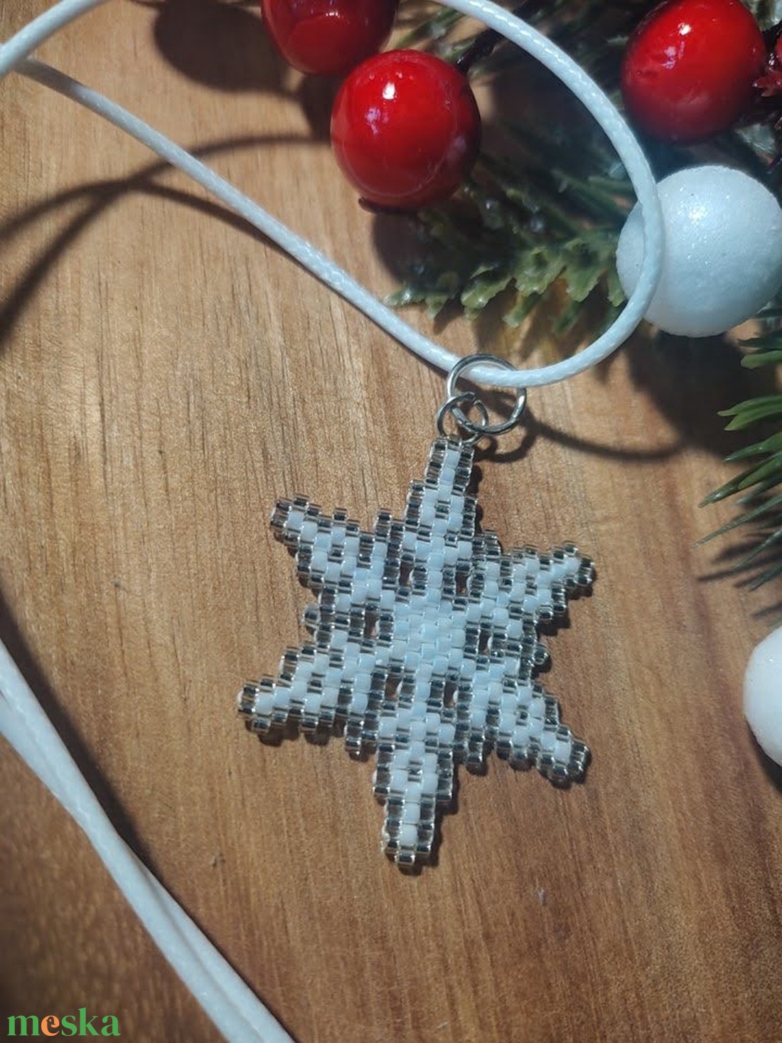 Fehér-ezüst hópehely nyaklánc - ékszer - nyaklánc - medálos nyaklánc - Meska.hu