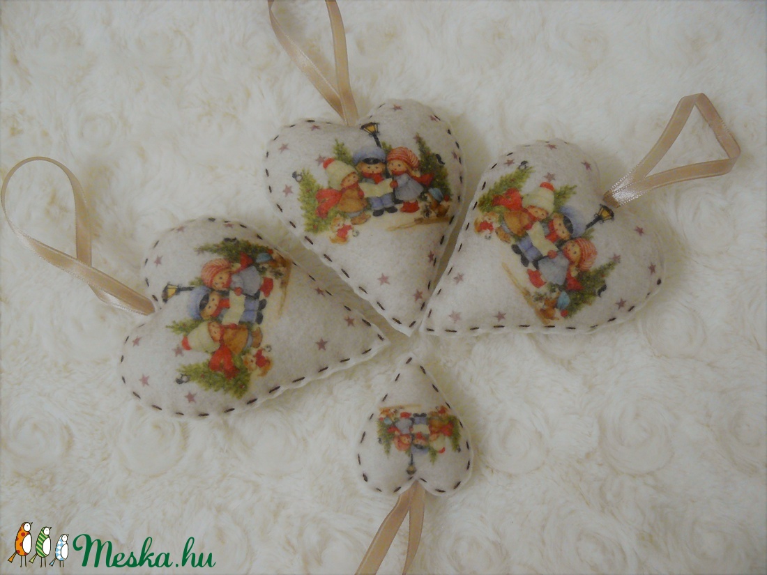 Karácsonyi mintás filc szívek -  - Meska.hu