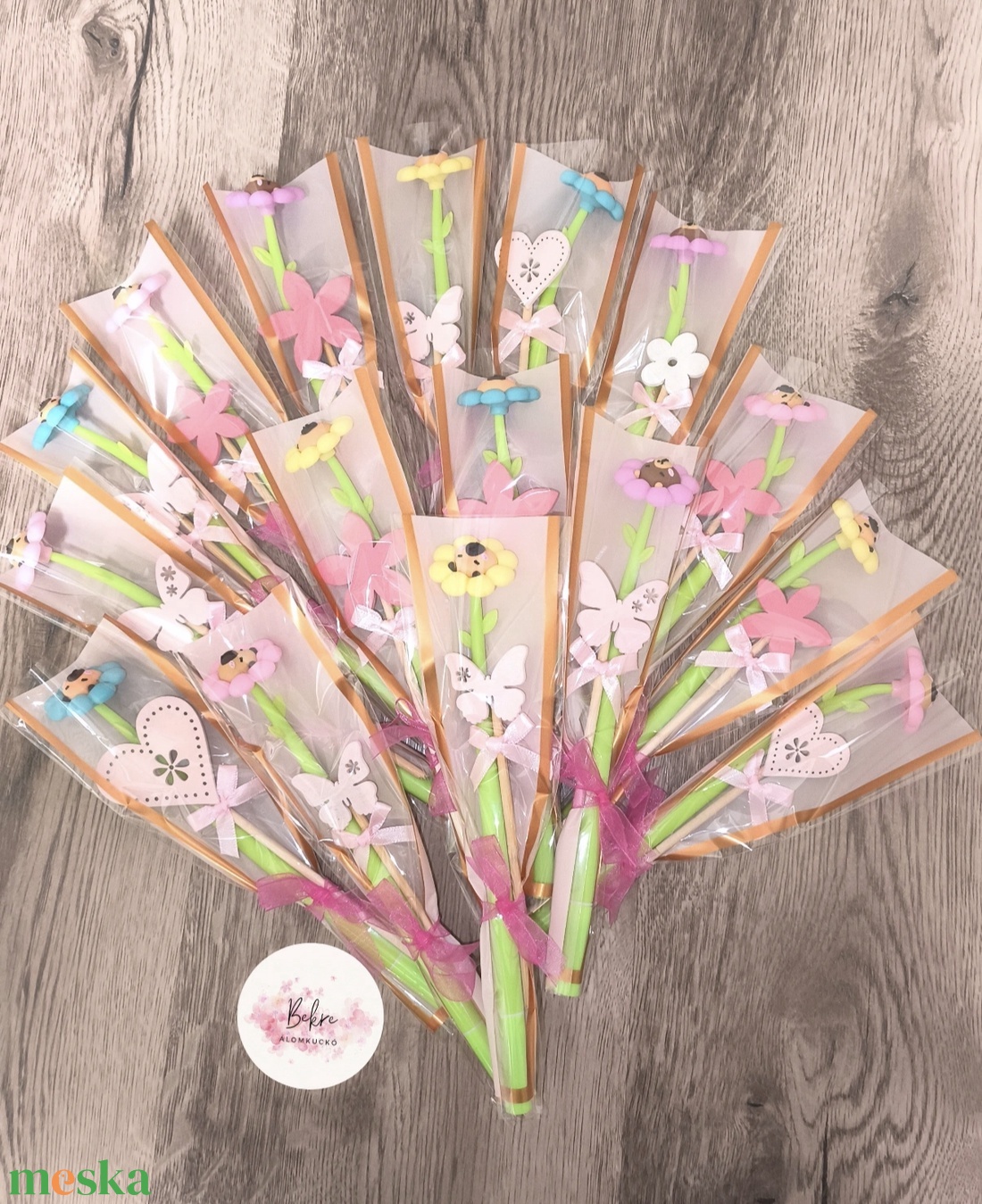 Capybara tollas nőnapi köszöntő  - otthon & életmód - papír, írószer - ceruza & toll - Meska.hu