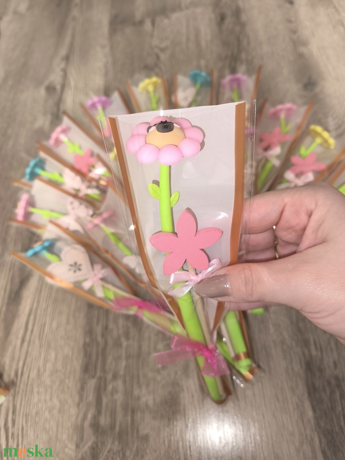 Capybara tollas nőnapi köszöntő  - otthon & életmód - papír, írószer - ceruza & toll - Meska.hu