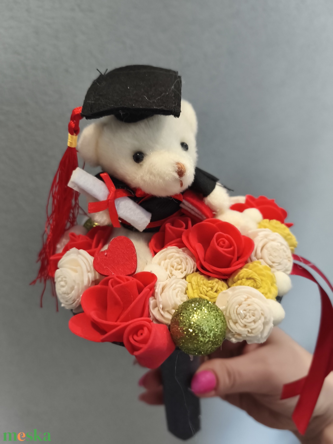 Ballagási örökcsokor - piros maci - otthon & életmód - virágdekoráció - virágok - virágcsokor - Meska.hu