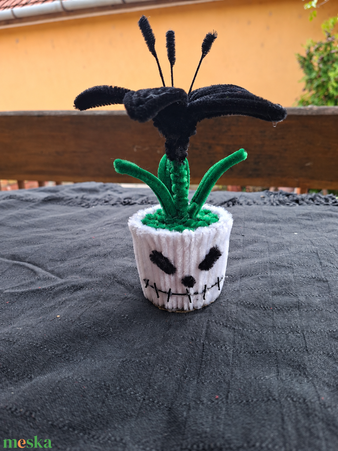 Éjfekete halloweeni koponyás virág - otthon & életmód - dekoráció - halloween - halloweeni dekoráció - Meska.hu
