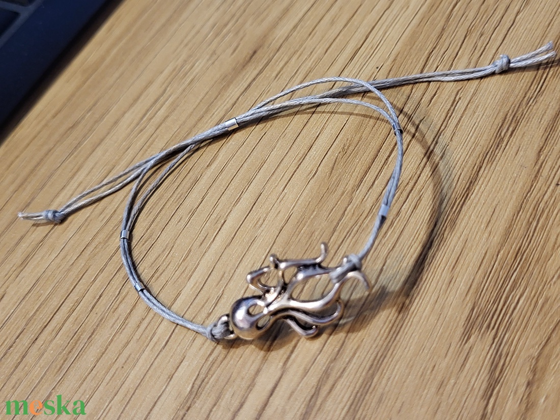 Polipos diszítésű unisex minimál karkötő - ékszer - karkötő - charm karkötő - Meska.hu Polipos diszítésű unisex minimál karkötő - ékszer - karkötő - charm karkötő - Meska.hu