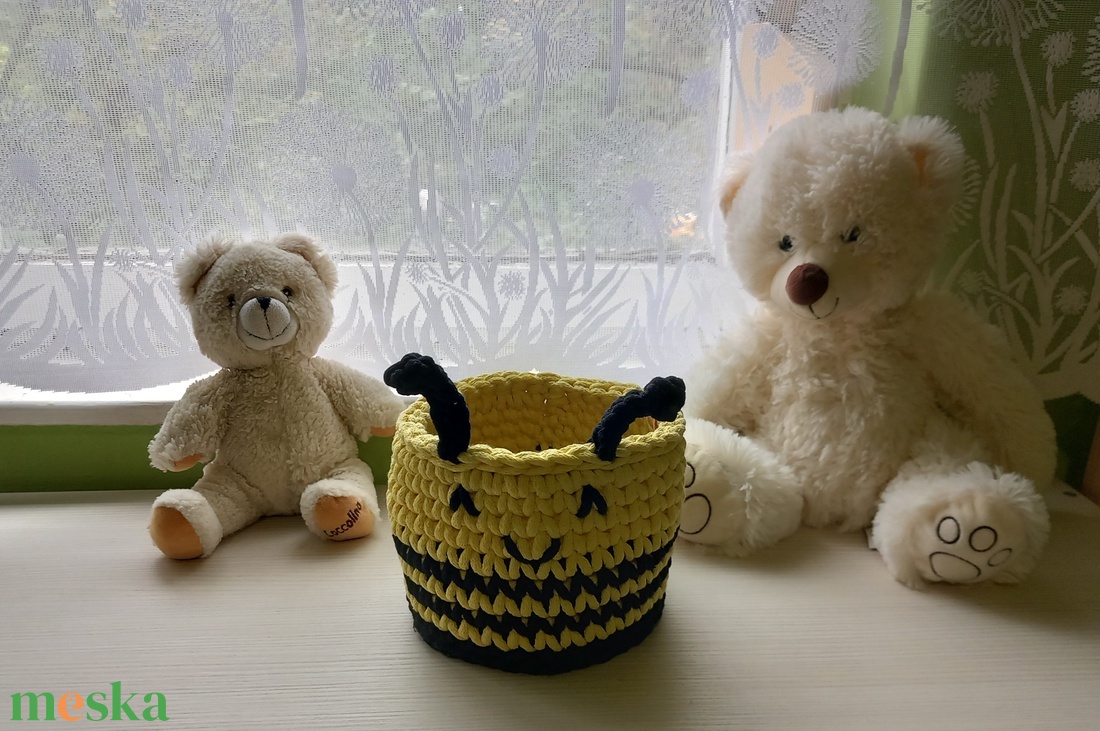 Horgolt méhecske tároló - otthon & életmód - babaszoba, gyerekszoba - játéktároló - Meska.hu Horgolt méhecske tároló - otthon & életmód - babaszoba, gyerekszoba - játéktároló - Meska.hu
