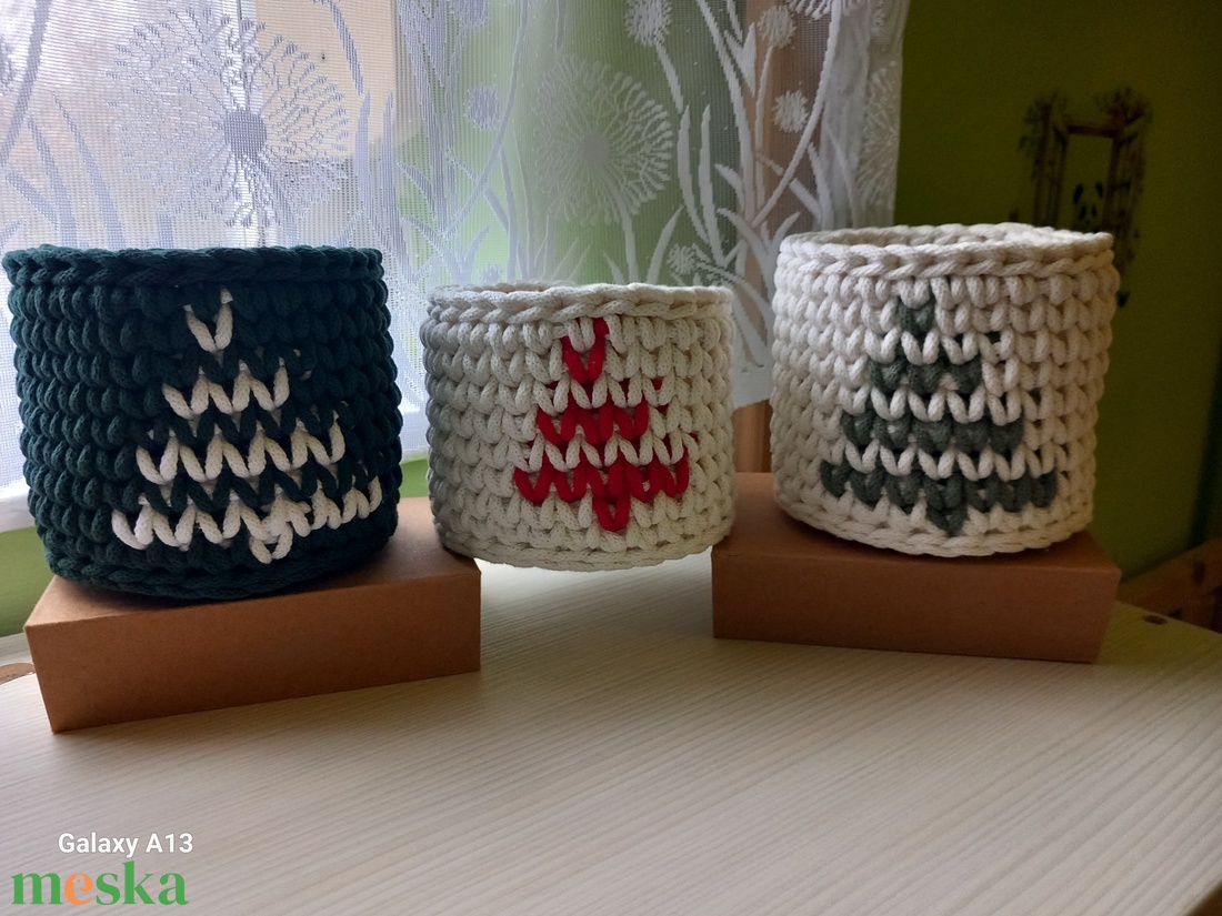 Horgolt karácsonyfás tároló  - karácsony - karácsonyi lakásdekoráció - Meska.hu