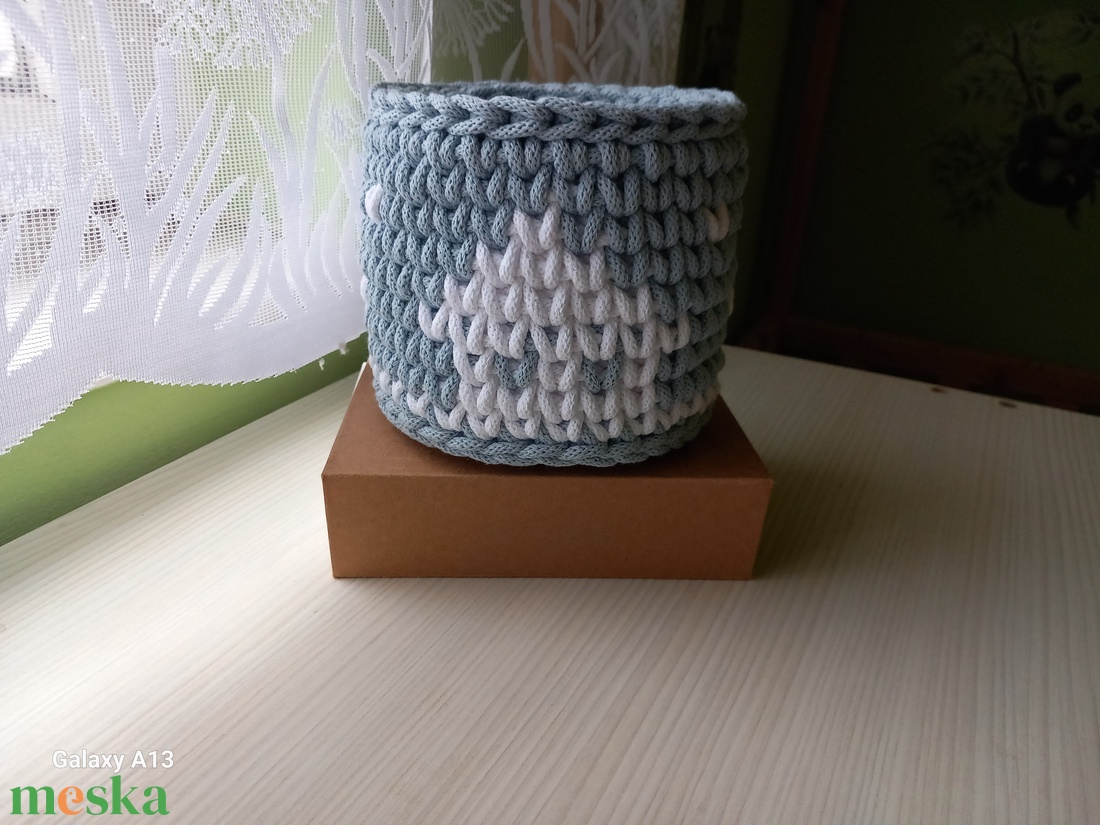 Horgolt havas házikós tároló - otthon & életmód - tárolás & rendszerezés - tárolókosár - Meska.hu