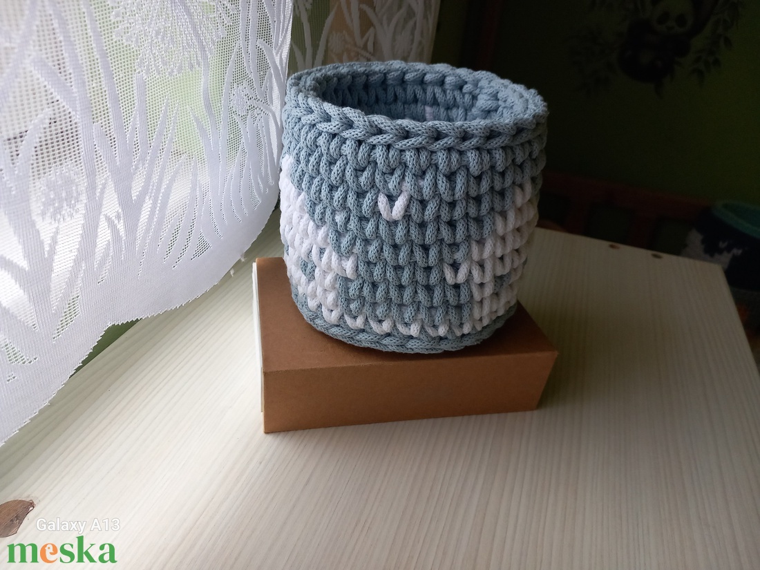 Horgolt havas házikós tároló - otthon & életmód - tárolás & rendszerezés - tárolókosár - Meska.hu