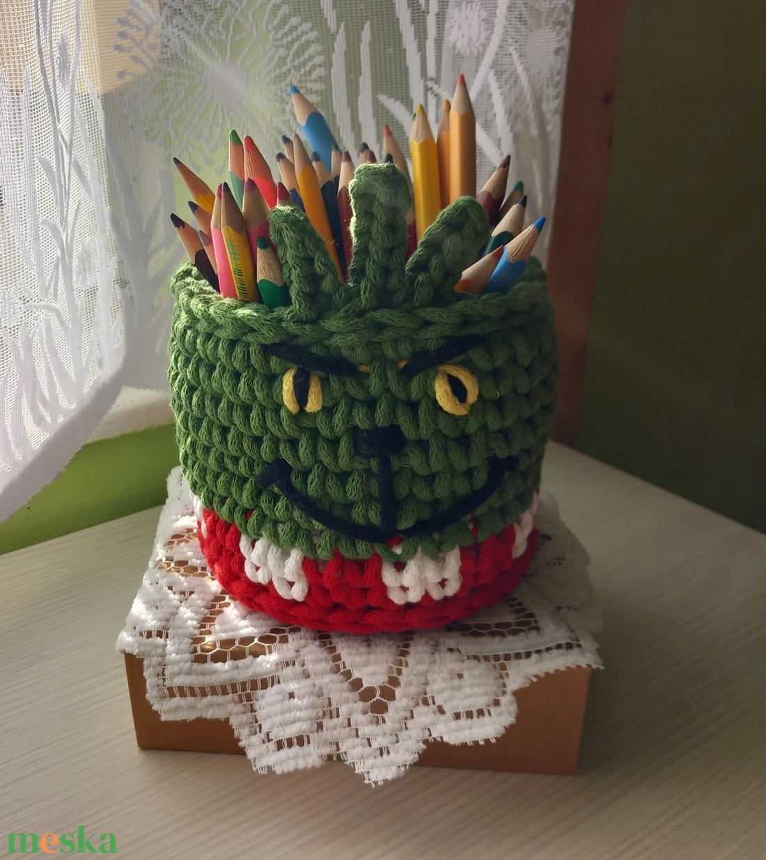 Horgolt grincs tároló/ceruzatartó - otthon & életmód - tárolás & rendszerezés - íróasztali tároló - Meska.hu