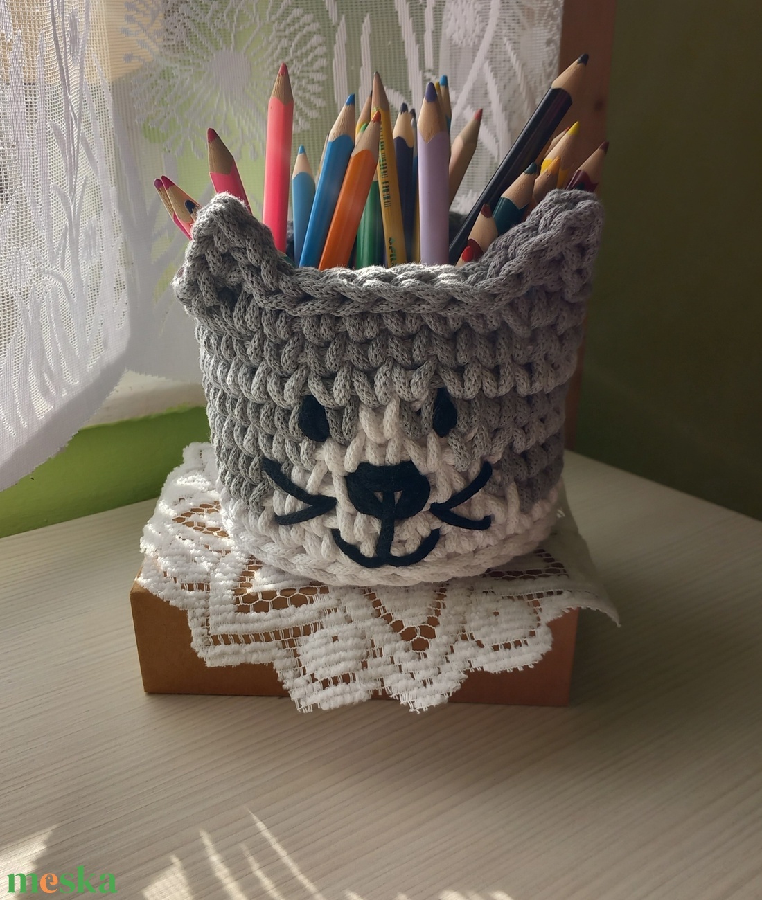 Horgolt cicás ceruzatartó/ tároló  - otthon & életmód - tárolás & rendszerezés - íróasztali tároló - Meska.hu