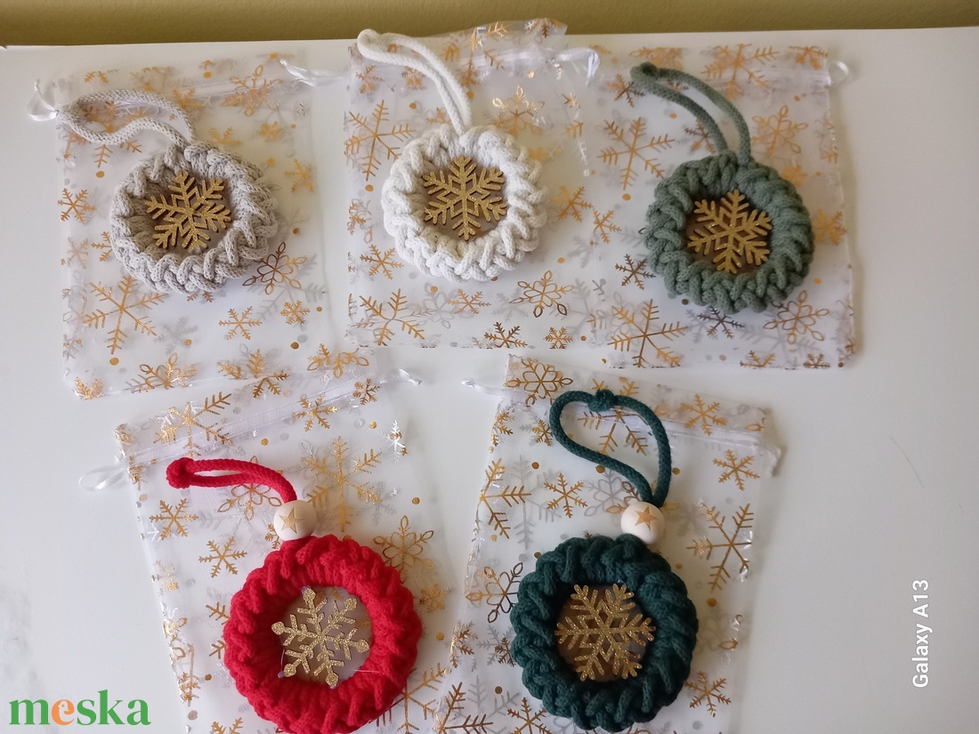 Horgolt karácsonyfadísz - karácsony - karácsonyi lakásdekoráció - karácsonyfadíszek - Meska.hu