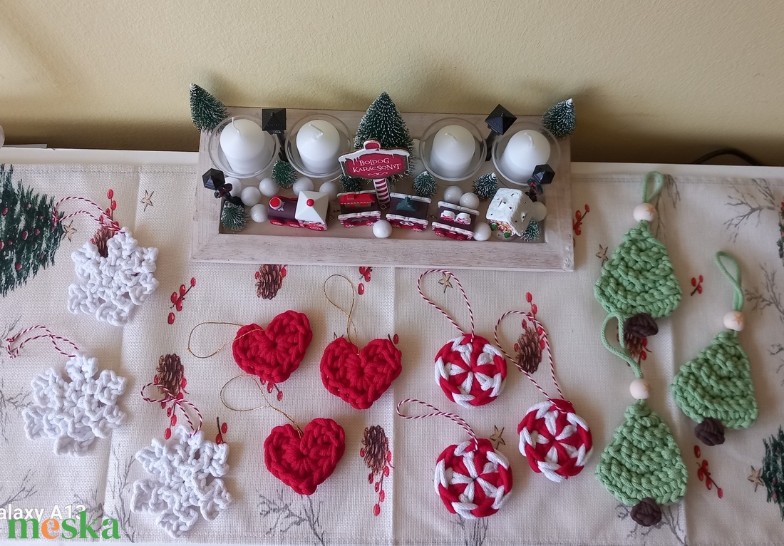 3db-os horgolt karácsonyfadíszek - karácsony - karácsonyi lakásdekoráció - karácsonyfadíszek - Meska.hu