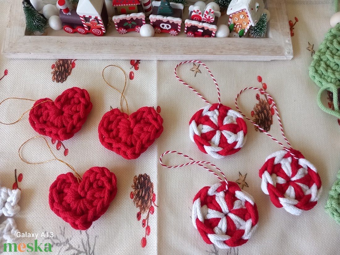 3db-os horgolt karácsonyfadíszek - karácsony - karácsonyi lakásdekoráció - karácsonyfadíszek - Meska.hu