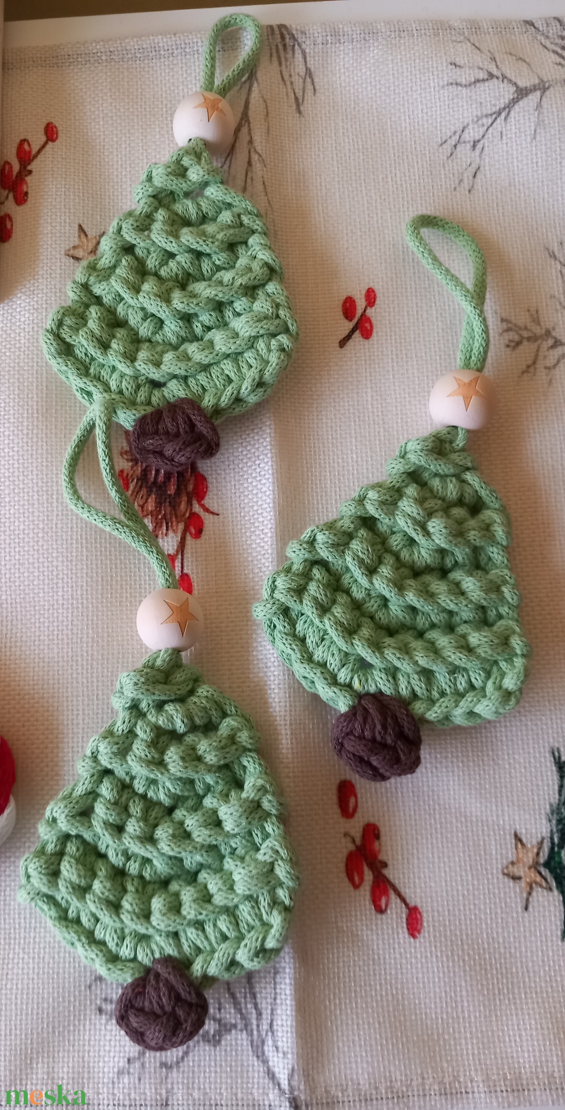 3db-os horgolt karácsonyfadíszek - karácsony - karácsonyi lakásdekoráció - karácsonyfadíszek - Meska.hu