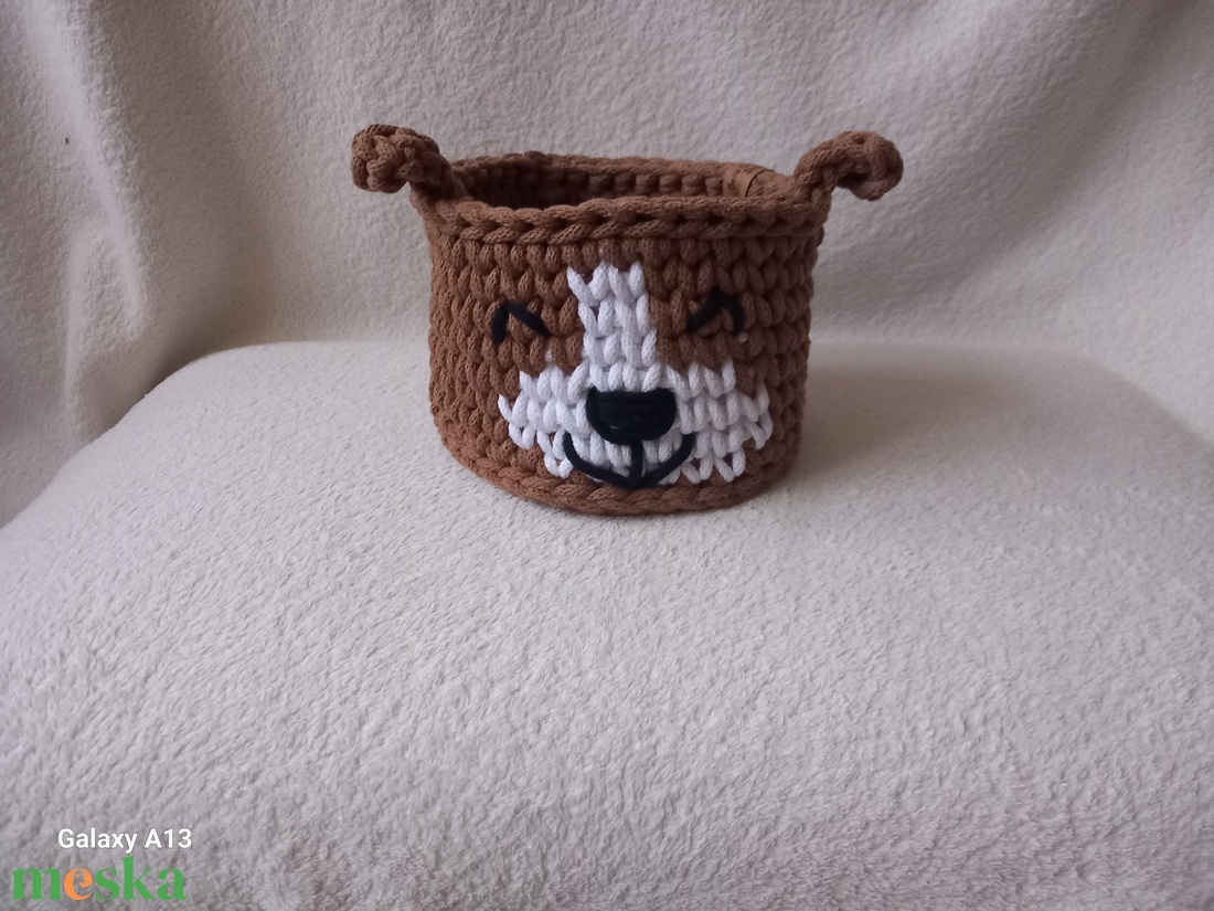 Horgolt barna kutyusos tároló  -  - Meska.hu