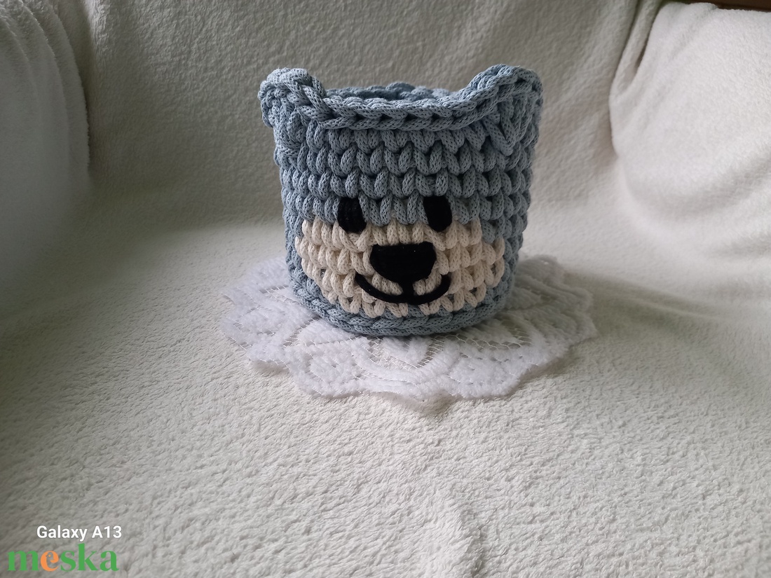 Horgolt kis jegesmaci tároló/ceruzatartó  - otthon & életmód - tárolás & rendszerezés - íróasztali tároló - Meska.hu