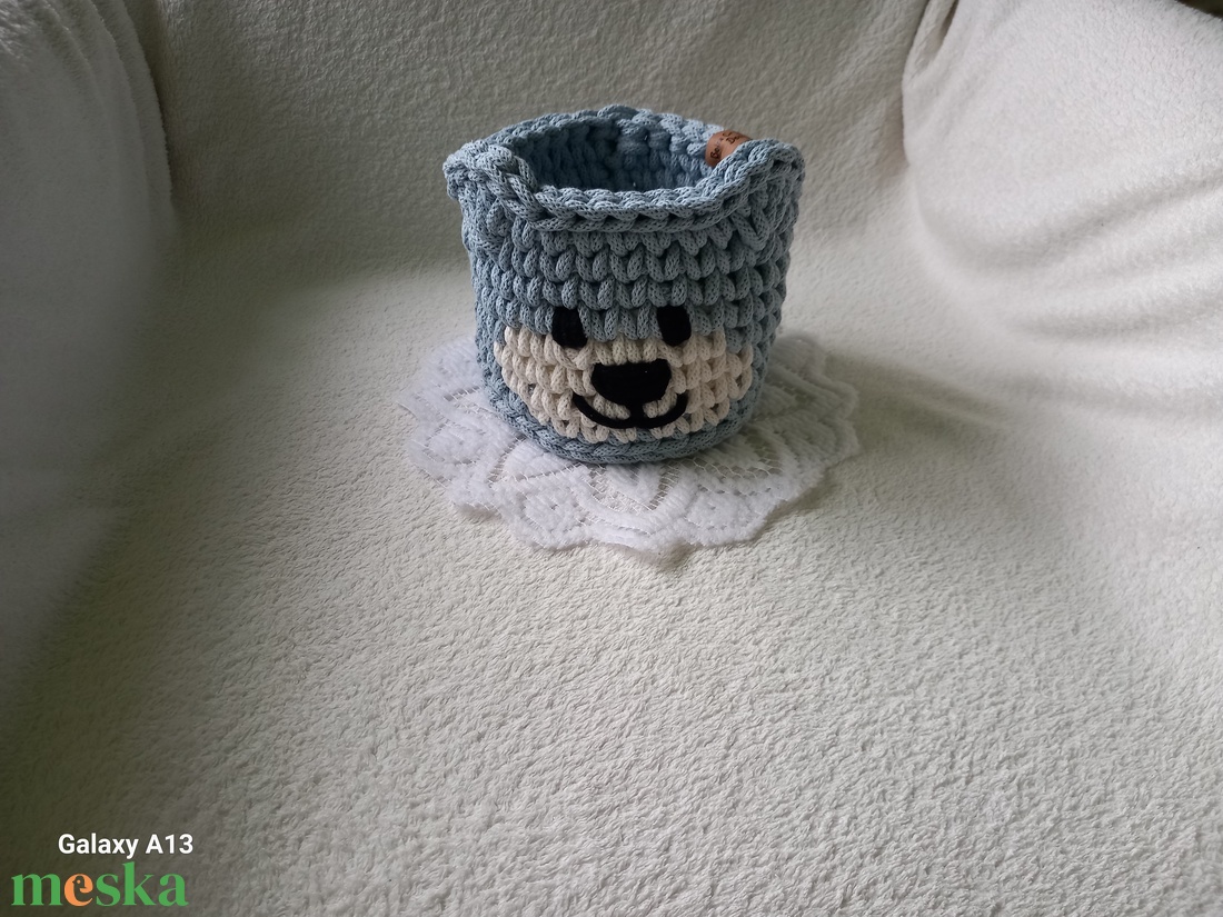 Horgolt kis jegesmaci tároló/ceruzatartó  - otthon & életmód - tárolás & rendszerezés - íróasztali tároló - Meska.hu