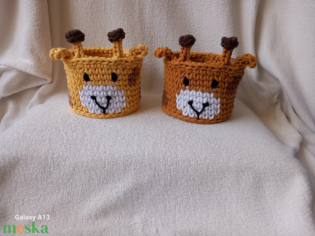 Horgolt zsiráfos kosár/tároló  - baba - mama - babaszobabútor - játéktároló - Meska.hu