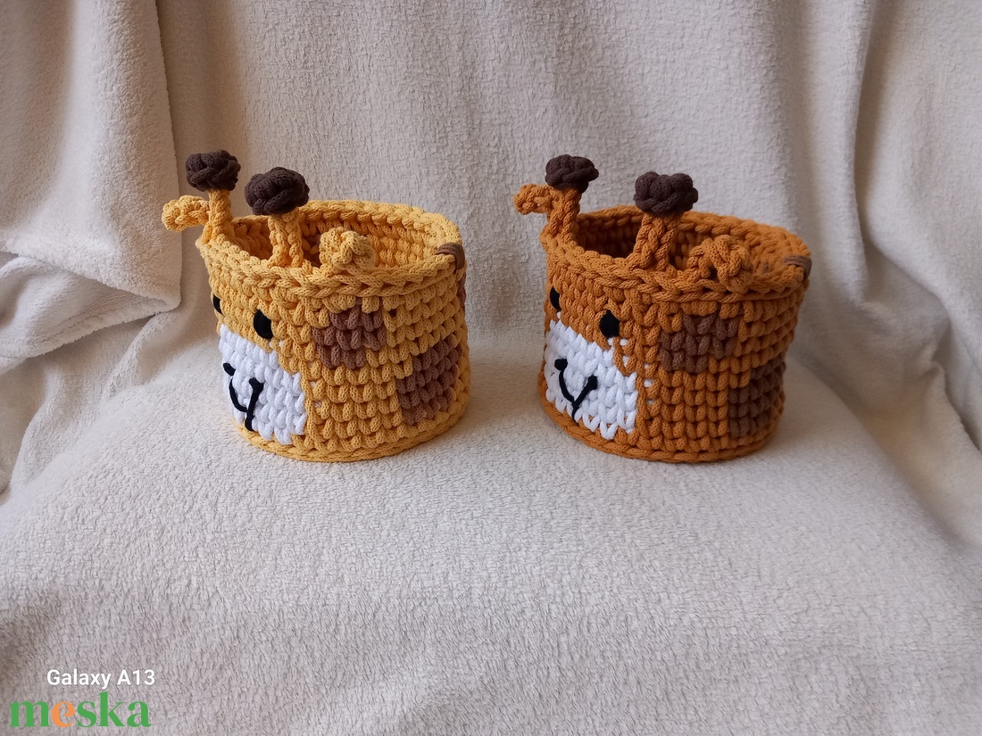 Horgolt zsiráfos kosár/tároló  - baba - mama - babaszobabútor - játéktároló - Meska.hu