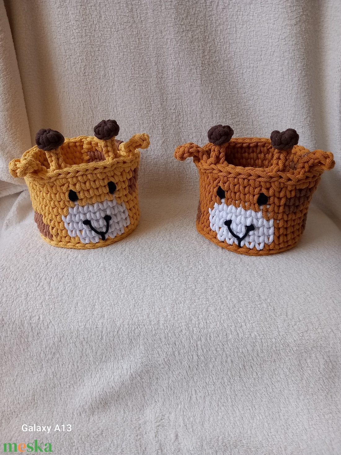 Horgolt zsiráfos kosár/tároló  - baba - mama - babaszobabútor - játéktároló - Meska.hu