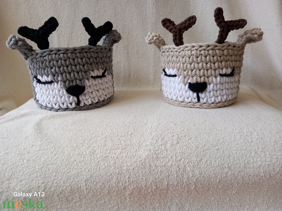 Horgolt szürke rénszarvas tároló  - karácsony - karácsonyi ajándékozás - karácsonyi képeslap, üdvözlőlap, ajándékkísérő - Meska.hu