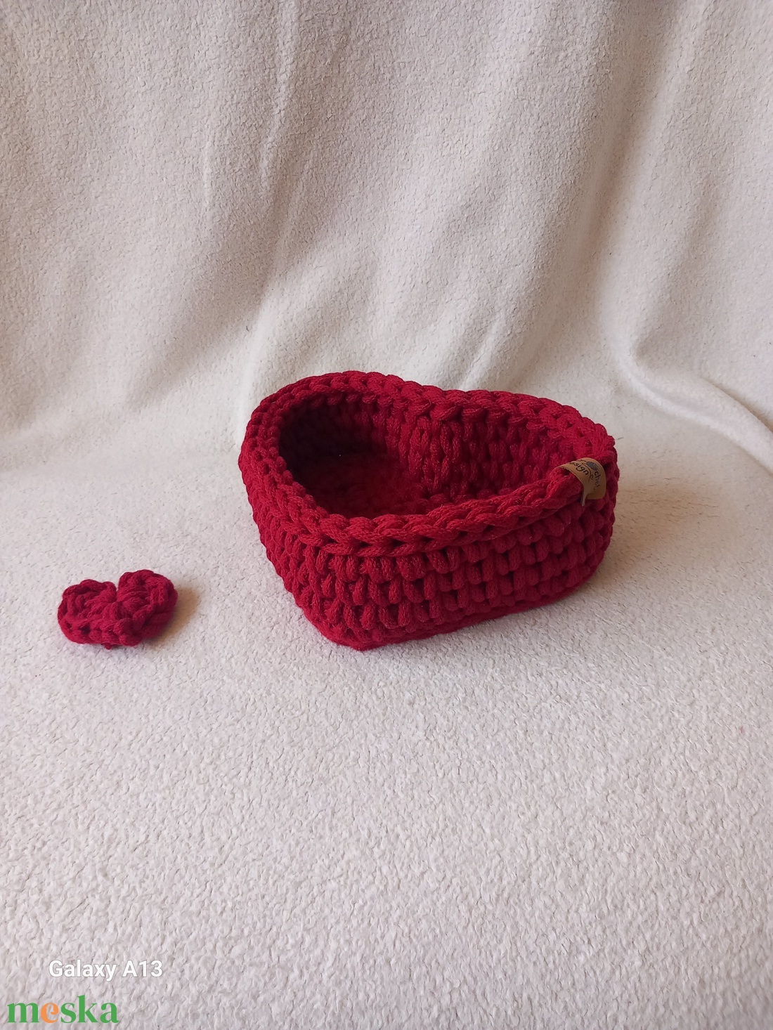 Horgolt szív alakú tároló - otthon & életmód - dekoráció - asztal és polc dekoráció - asztaldísz - Meska.hu