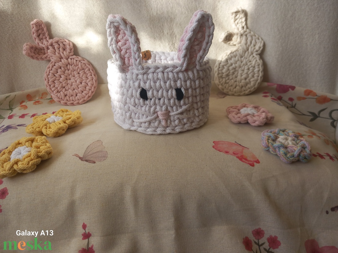 Horgolt nyuszis tároló - ünnepi díszek, dekorációk - húsvéti díszek és dekorációk - húsvéti kosár - Meska.hu
