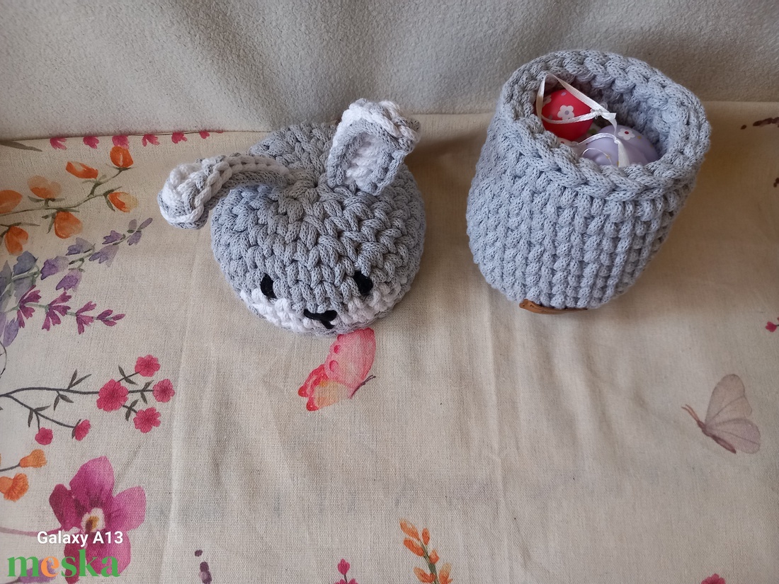 Horgolt nyuszis tároló - ünnepi díszek, dekorációk - húsvéti díszek és dekorációk - húsvéti kosár - Meska.hu