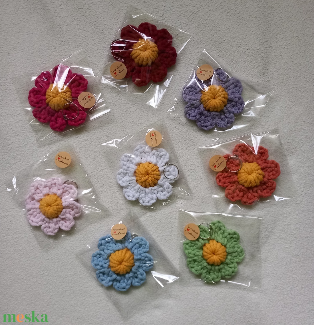 Anyák napi horgolt virág kulcstartó/táskadísz - táska & tok - kulcstartó & táskadísz - kulcstartó - Meska.hu