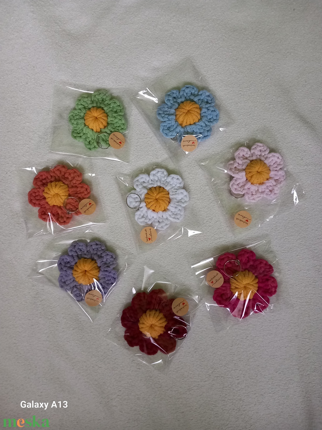 Anyák napi horgolt virág kulcstartó/táskadísz - táska & tok - kulcstartó & táskadísz - kulcstartó - Meska.hu