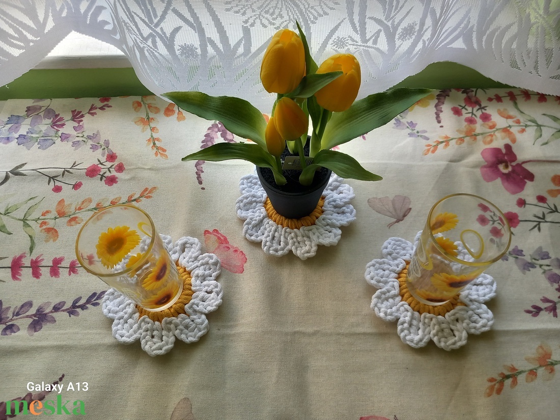 Horgolt margarétás poháralátét szett  - otthon & életmód - konyhafelszerelés, tálalás - tálalás - tányér- és poháralátét - Meska.hu