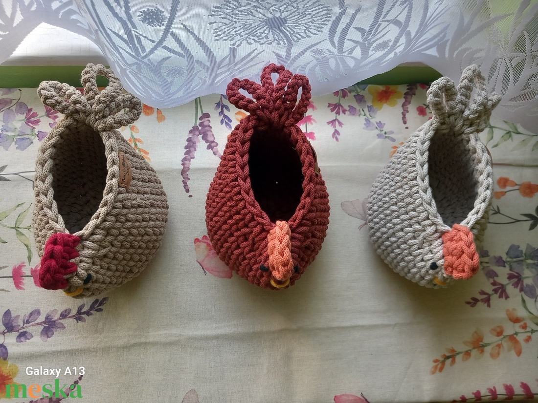 Horgolt tyúk formajú tároló  - otthon & életmód - tárolás & rendszerezés - doboz - Meska.hu