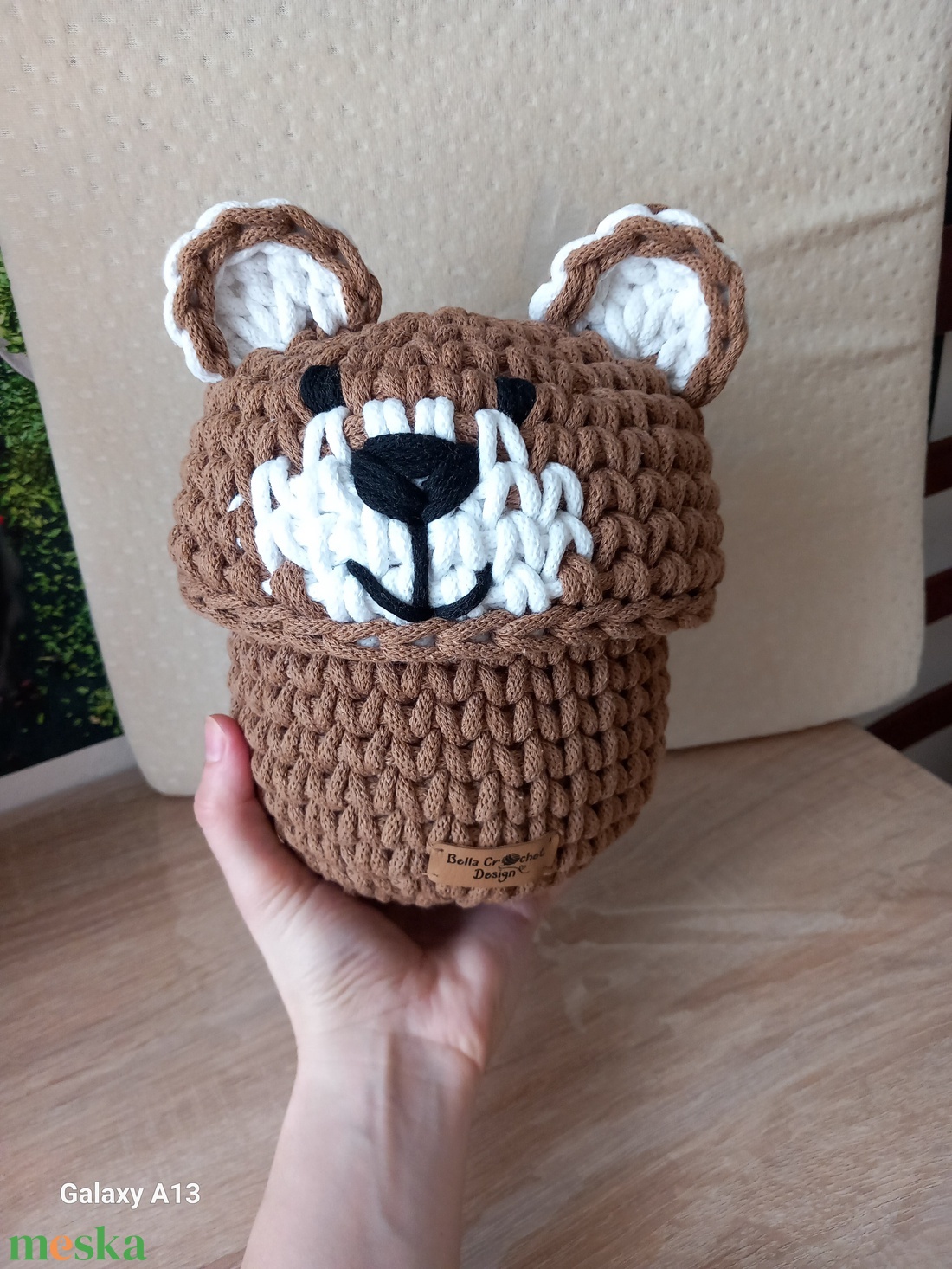 Horgolt nagy macis tároló  - baba - mama - babaszobabútor - játéktároló - Meska.hu