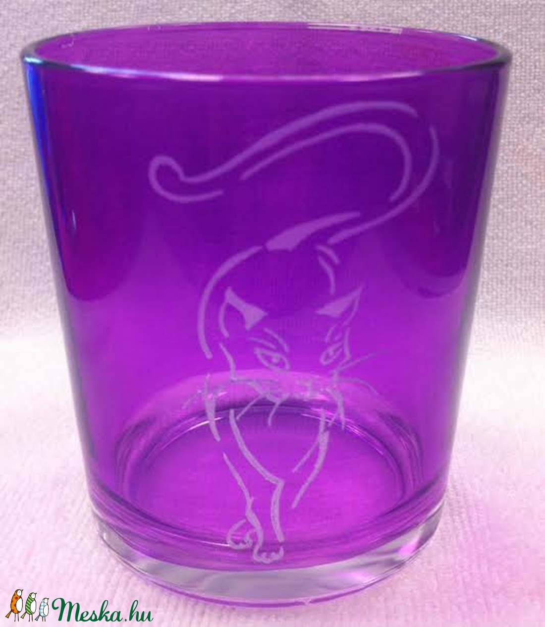 Cicás ,kézzel gravírozott  lila üvegpohár -  - Meska.hu
