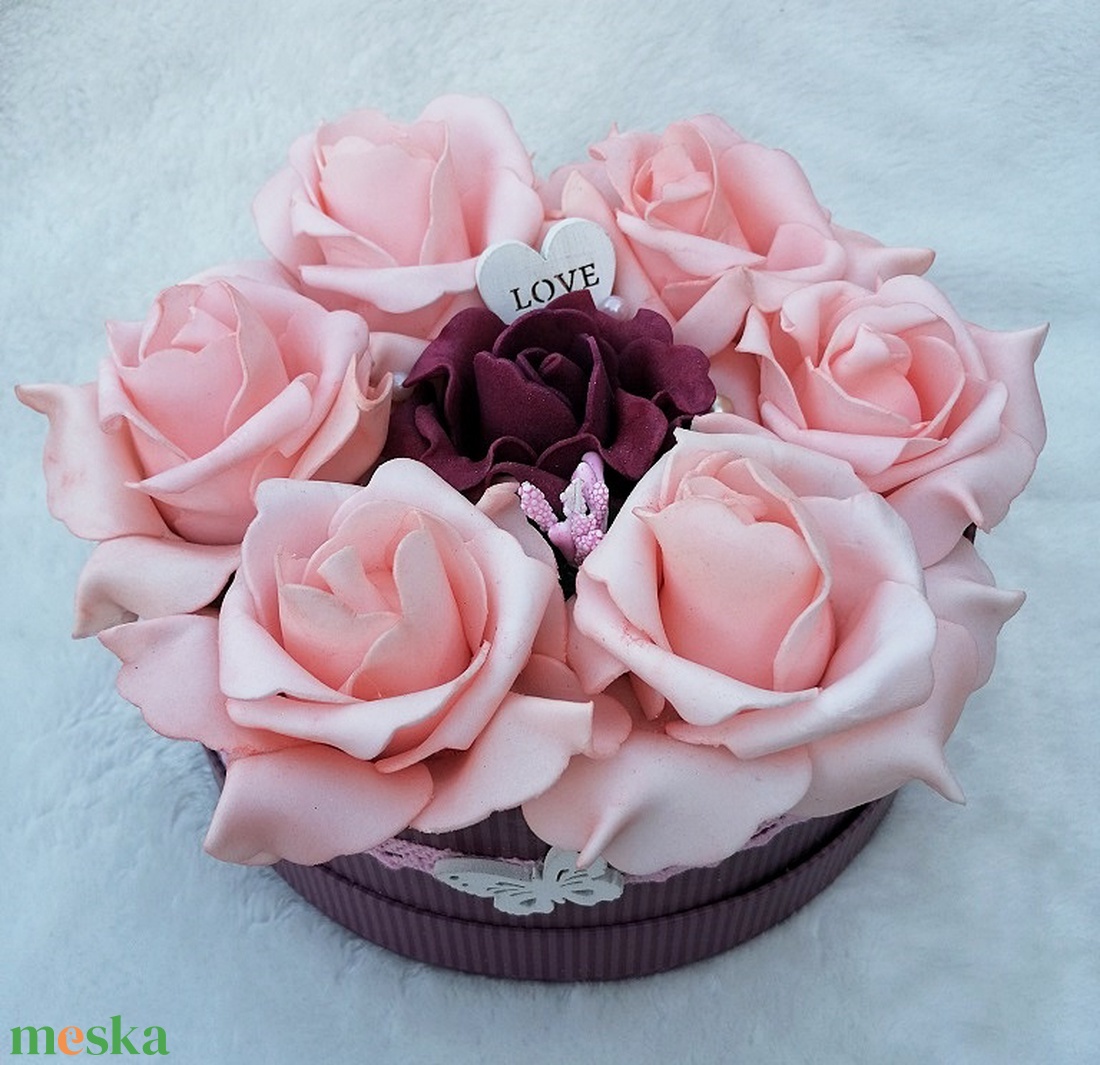 Rózsabox bordó és rózsaszínű virágokkal - otthon & lakás - dekoráció - virágdísz és tartó - csokor & virágdísz - Meska.hu