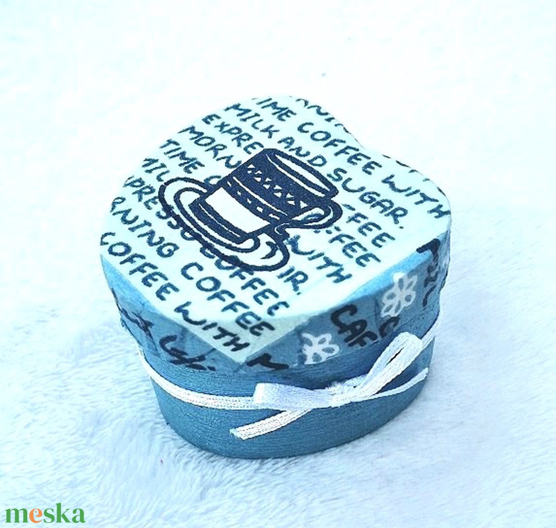 Szív alakú ékszerdoboz, ékszertartó dobozka - Metálkék-fehér, coffee - ékszer - ékszertartó - ékszerdoboz - Meska.hu