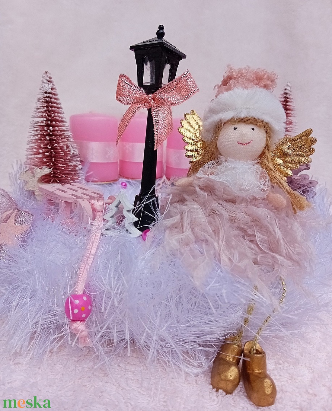 Adventi, karácsonyi koszorú, asztaldísz tündérrel - rózsaszín - karácsony - adventi díszek - adventi asztaldísz - Meska.hu Adventi, karácsonyi koszorú, asztaldísz tündérrel - rózsaszín - karácsony - adventi díszek - adventi asztaldísz - Meska.hu