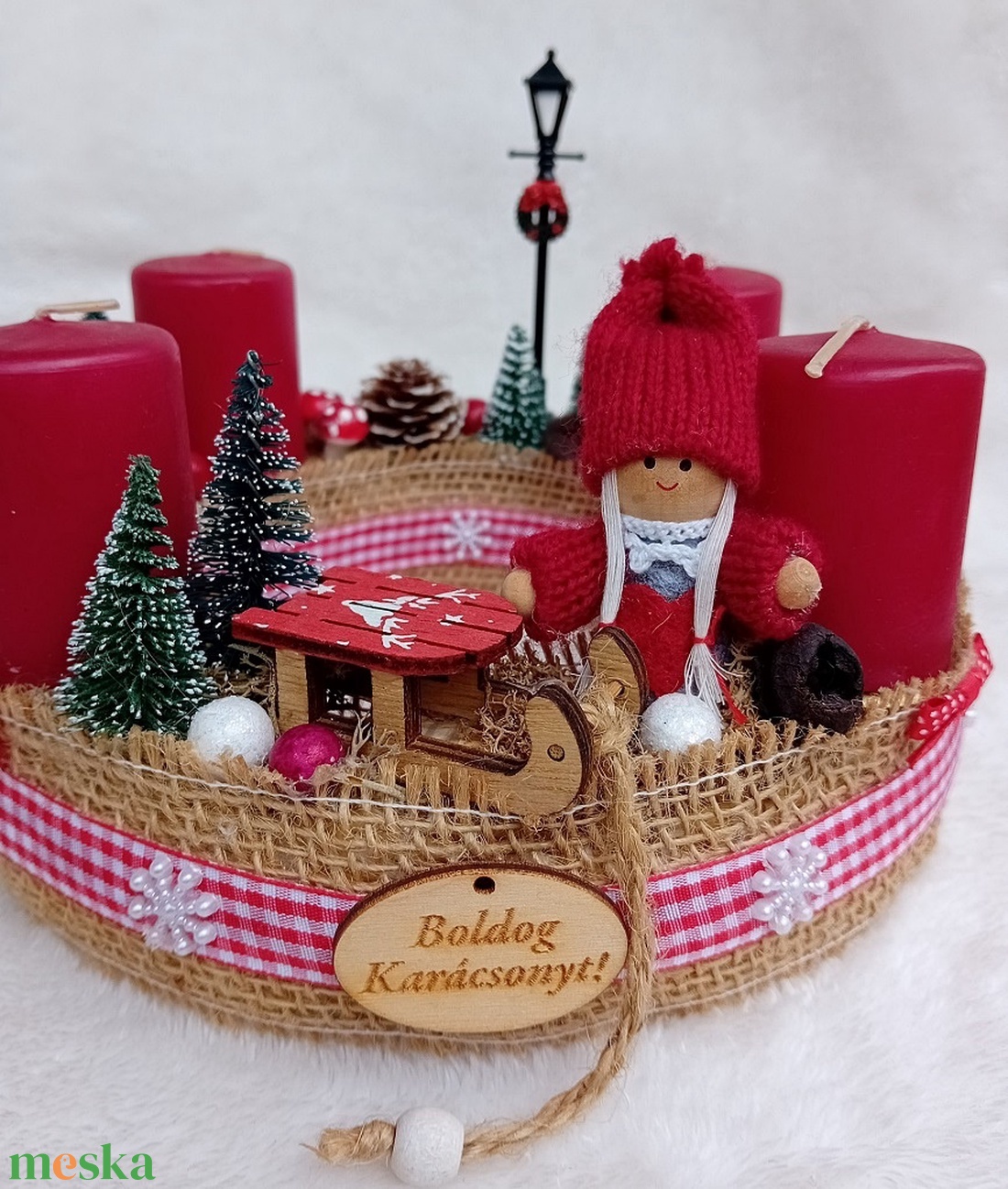 Adventi, karácsonyi koszorú, asztaldísz - kislánnyal, bordó - karácsony - adventi díszek - adventi koszorú - Meska.hu Adventi, karácsonyi koszorú, asztaldísz - kislánnyal, bordó - karácsony - adventi díszek - adventi koszorú - Meska.hu