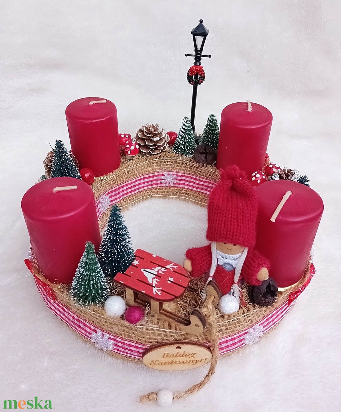 Adventi, karácsonyi koszorú, asztaldísz - kislánnyal, bordó - karácsony - adventi díszek - adventi koszorú - Meska.hu Adventi, karácsonyi koszorú, asztaldísz - kislánnyal, bordó - karácsony - adventi díszek - adventi koszorú - Meska.hu