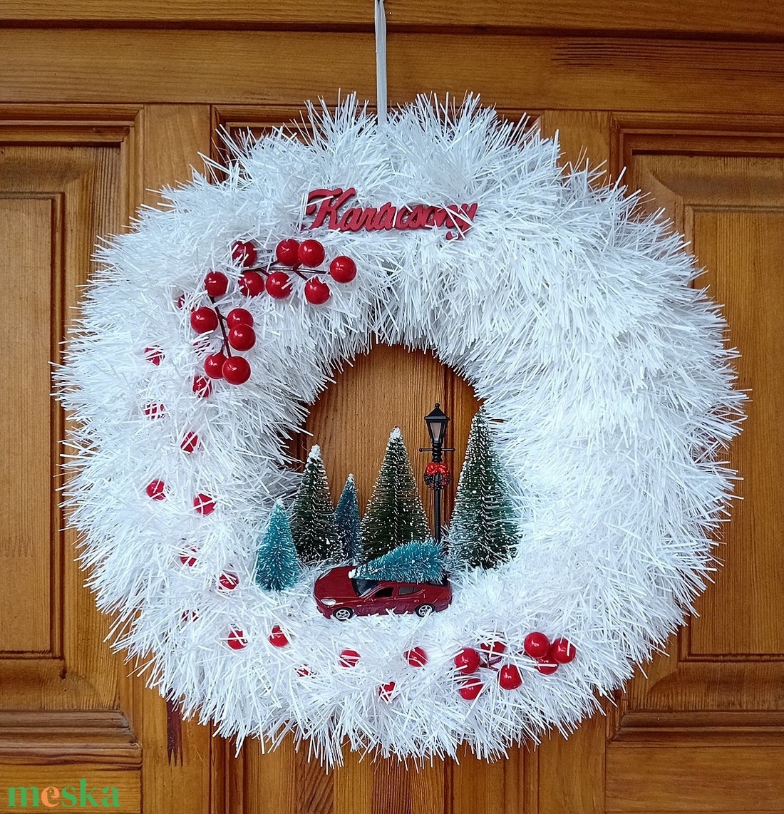 Téli, karácsonyi ajtódísz, kopogtató - Piros autó a havas erdőben - karácsony - adventi díszek - adventi ajtódísz - Meska.hu Téli, karácsonyi ajtódísz, kopogtató - Piros autó a havas erdőben - karácsony - adventi díszek - adventi ajtódísz - Meska.hu