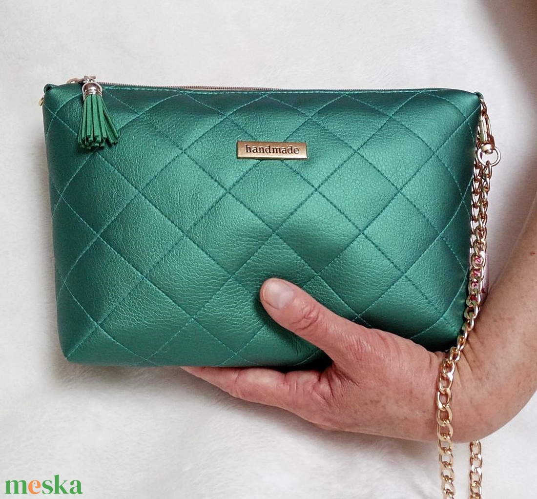 Metálzöld női válltáska és pénztárca szett steppelt mintával 23x15 cm - táska & tok - táska szett - Meska.hu Metálzöld női válltáska és pénztárca szett steppelt mintával 23x15 cm - táska & tok - táska szett - Meska.hu