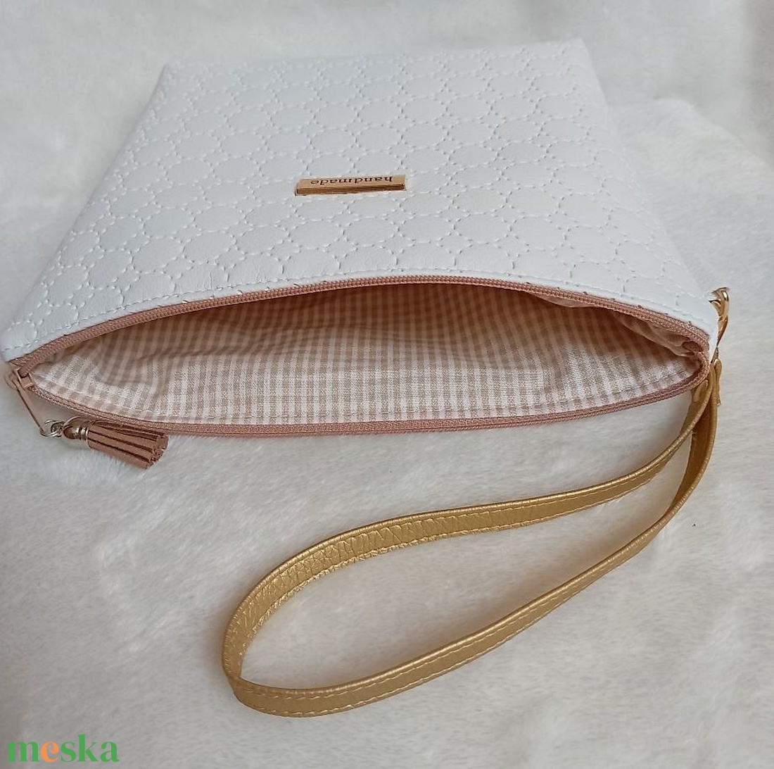 Fehér neszesszer és pénztárca szett steppelt mintával 23x18 cm - táska & tok - neszesszer - Meska.hu Fehér neszesszer és pénztárca szett steppelt mintával 23x18 cm - táska & tok - neszesszer - Meska.hu