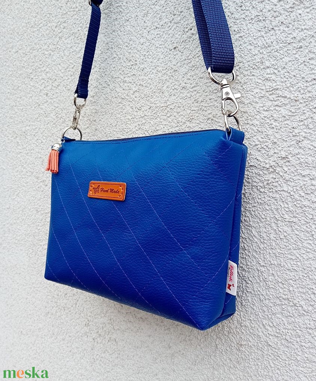 Kék női válltáska steppelt mintával 23x15 cm - táska & tok - kézitáska & válltáska - vállon átvethető táska - Meska.hu Kék női válltáska steppelt mintával 23x15 cm - táska & tok - kézitáska & válltáska - vállon átvethető táska - Meska.hu