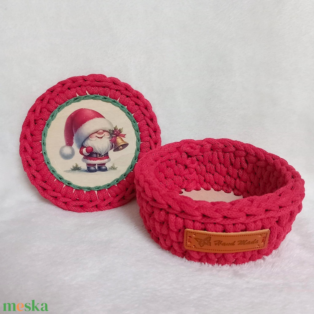 Karácsonyi horgolt fedeles kosárka, télapós - otthon & életmód - tárolás & rendszerezés - tárolókosár - Meska.hu Karácsonyi horgolt fedeles kosárka, télapós - otthon & életmód - tárolás & rendszerezés - tárolókosár - Meska.hu