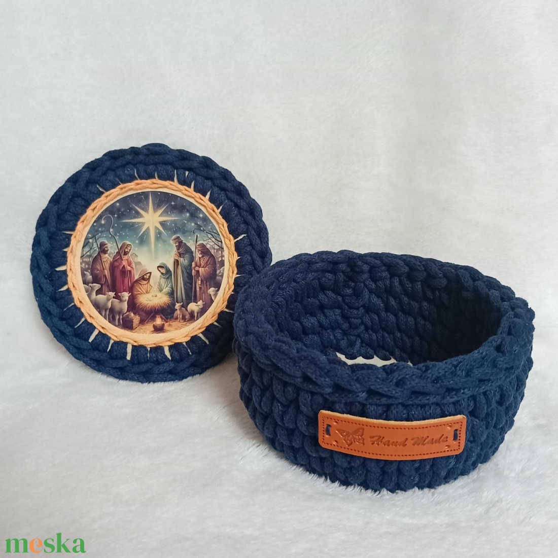 Karácsonyi horgolt fedeles kosárka, Betlehem, sötétkék - otthon & életmód - tárolás & rendszerezés - tárolókosár - Meska.hu Karácsonyi horgolt fedeles kosárka, Betlehem, sötétkék - otthon & életmód - tárolás & rendszerezés - tárolókosár - Meska.hu