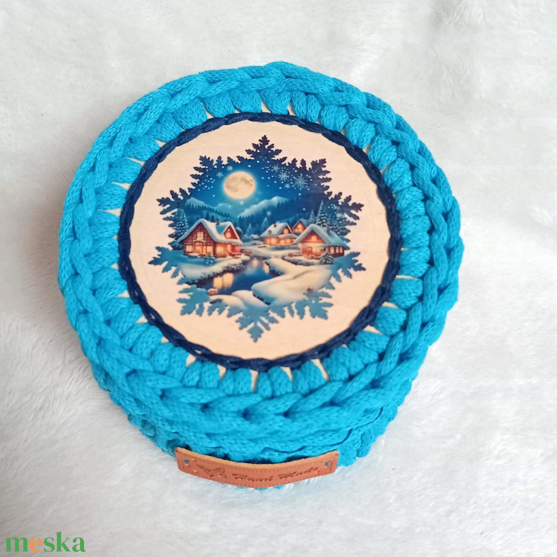 Karácsonyi horgolt fedeles kosárka, havas táj, kék - otthon & életmód - tárolás & rendszerezés - tárolókosár - Meska.hu