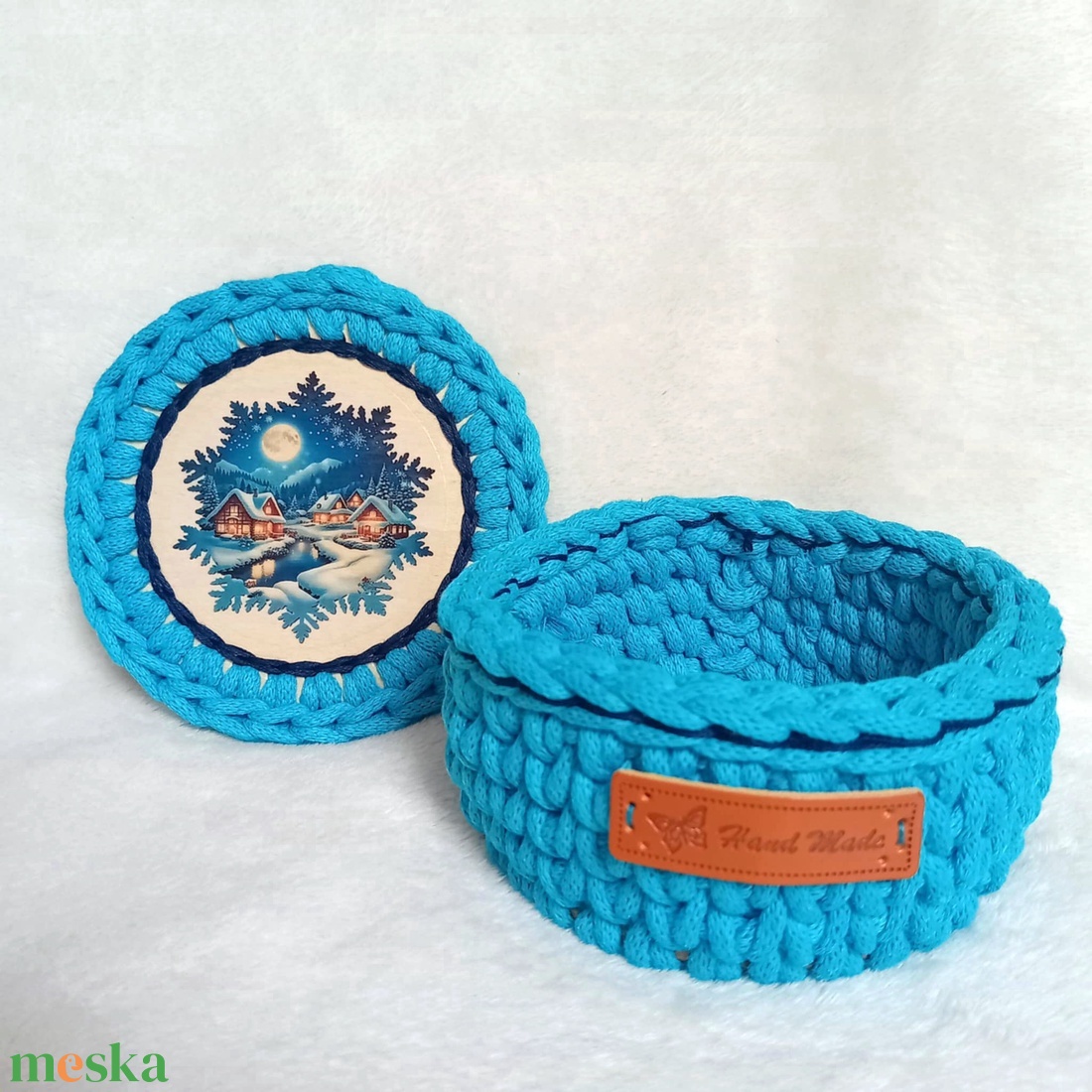 Karácsonyi horgolt fedeles kosárka, havas táj, kék - otthon & életmód - tárolás & rendszerezés - tárolókosár - Meska.hu