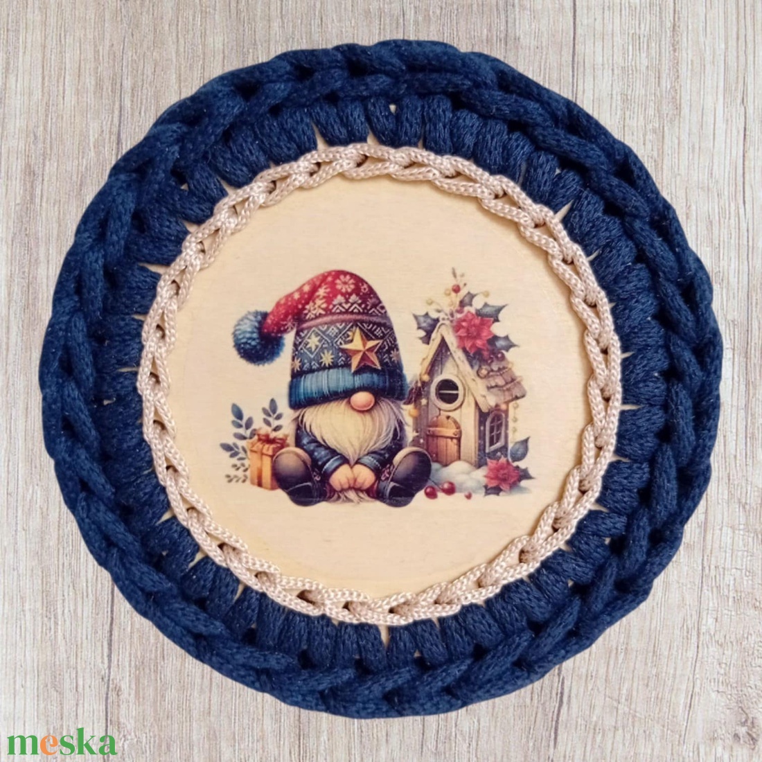 Karácsonyi horgolt fedeles kosárka, manós, sötétkék - otthon & életmód - tárolás & rendszerezés - tárolókosár - Meska.hu Karácsonyi horgolt fedeles kosárka, manós, sötétkék - otthon & életmód - tárolás & rendszerezés - tárolókosár - Meska.hu