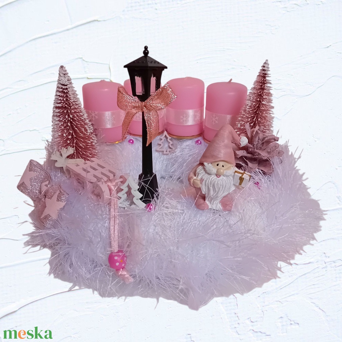 Adventi, karácsonyi manós koszorú, asztaldísz rózsaszín - karácsony - adventi díszek - adventi asztaldísz - Meska.hu