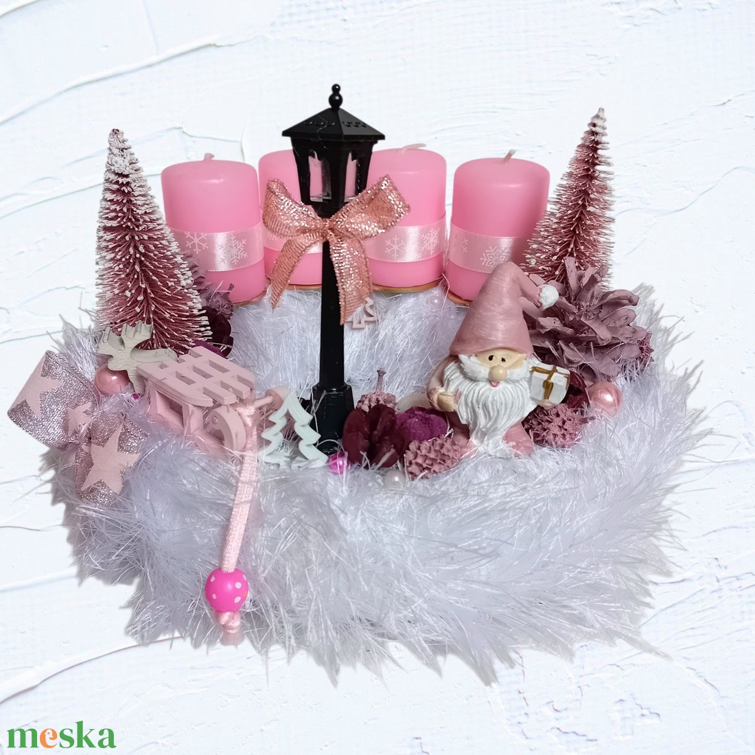 Adventi, karácsonyi manós koszorú, asztaldísz rózsaszín - karácsony - adventi díszek - adventi asztaldísz - Meska.hu